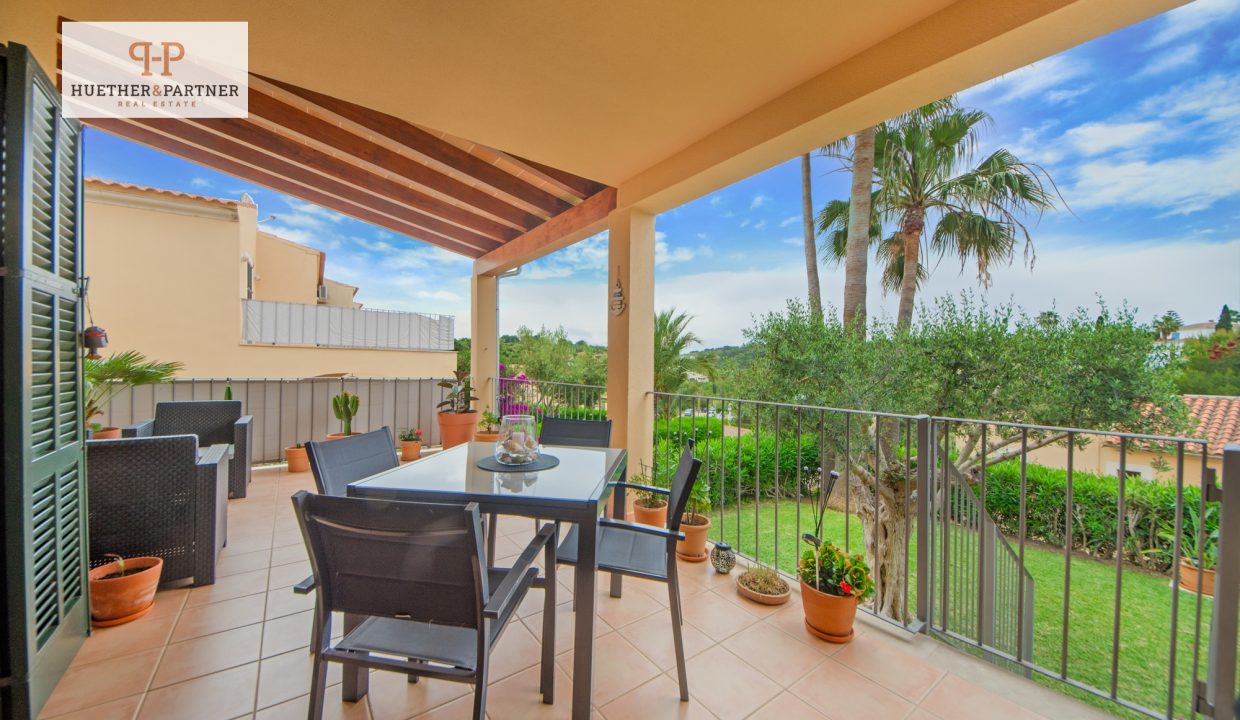 überdachte Terrasse