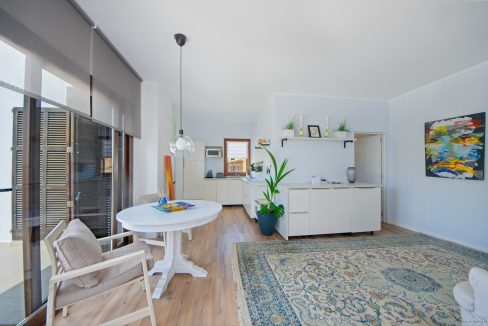 Wohnzimmer mit amerik. Küche