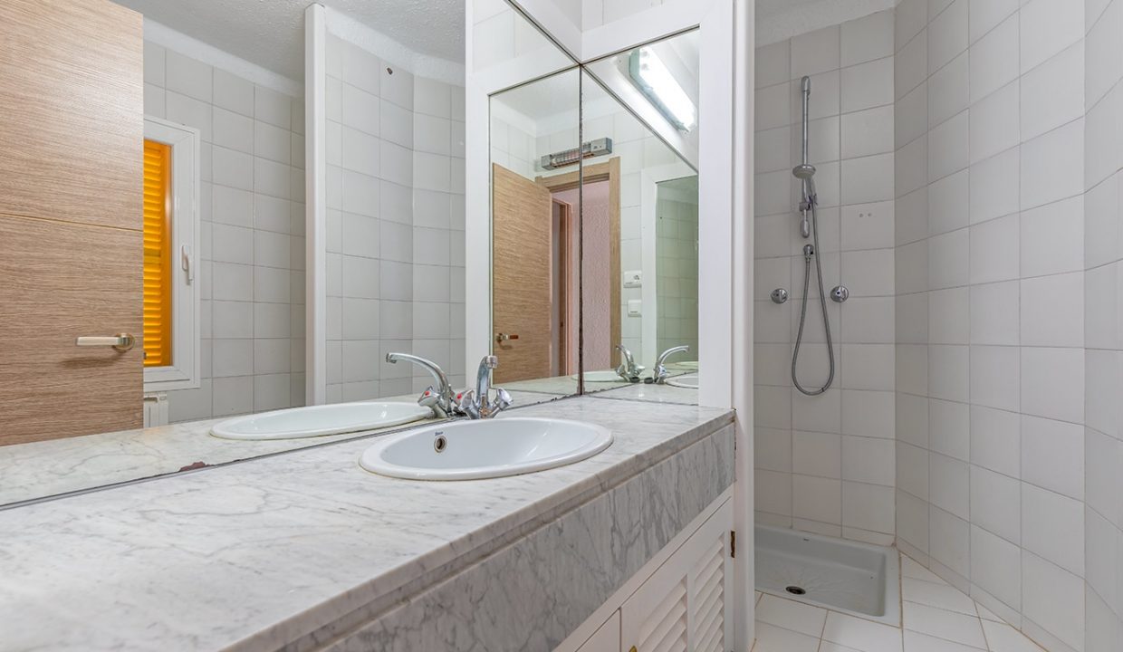 5796b033-57db-4f2b-bb2c-82053a155979