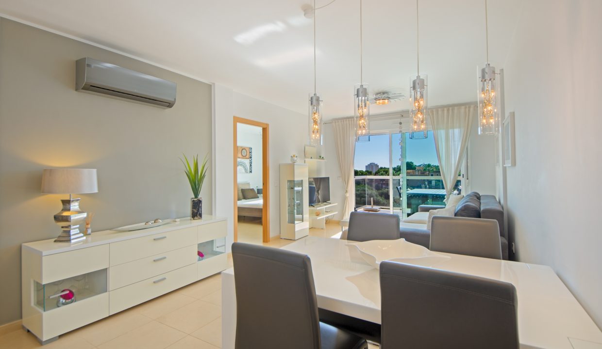 ff0f5009-8118-4951-8098-ef93e1bdf4a2