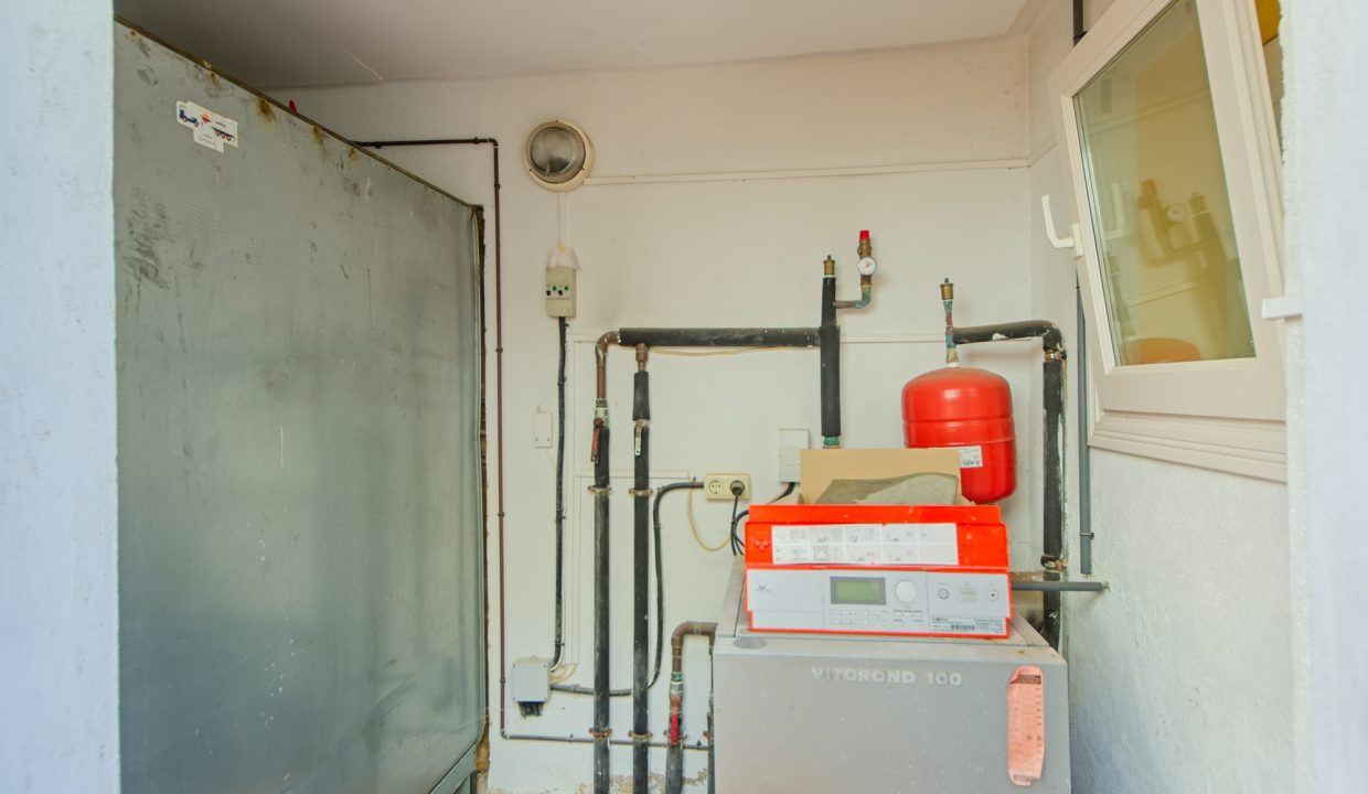 1ef527c9-5c1f-4cc5-9545-b48e546f0aeb