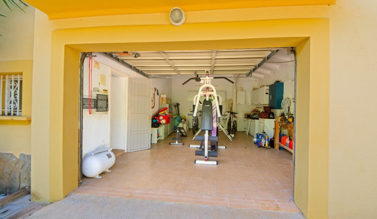 493a431f-aade-4ef3-bb9e-73a9a2c9c15e