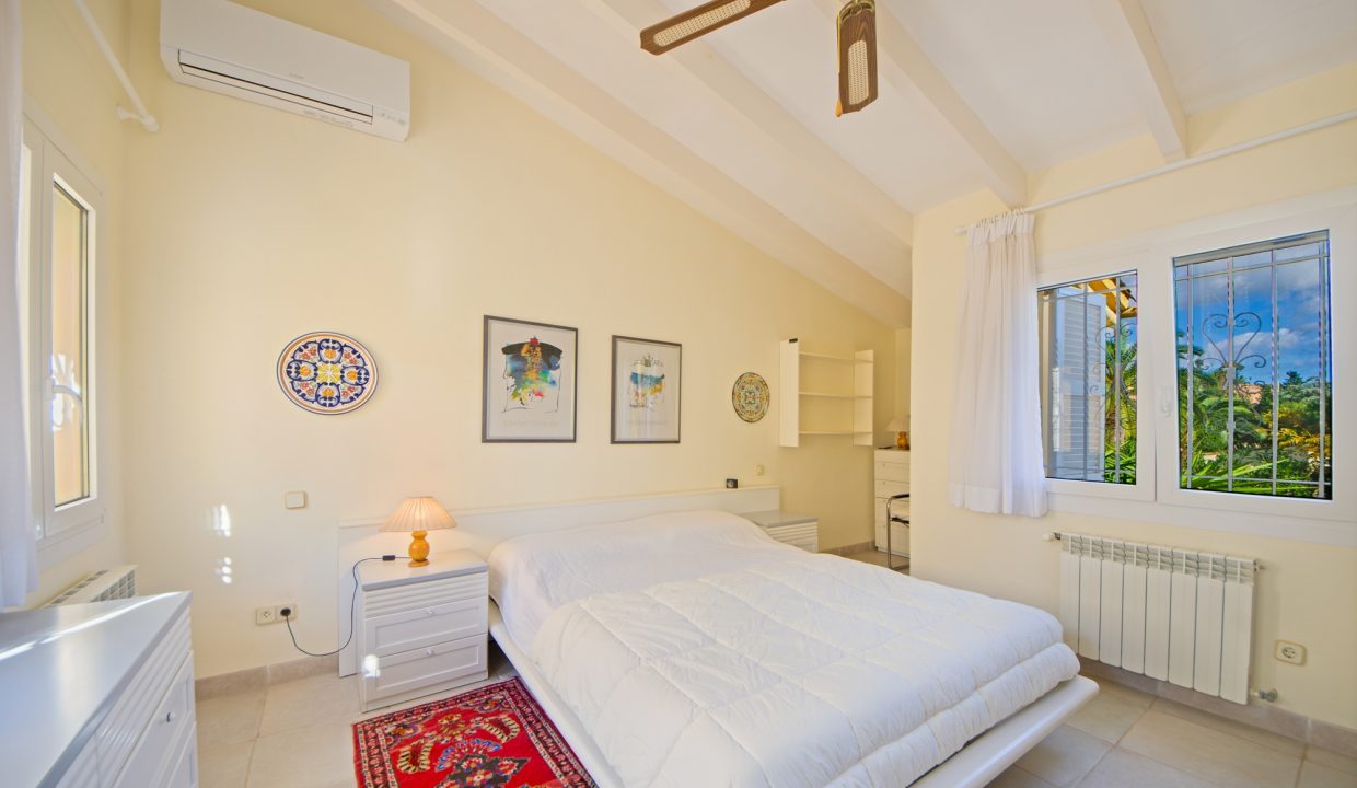 9818cf83-c34f-4071-b80f-94149a9de6b8