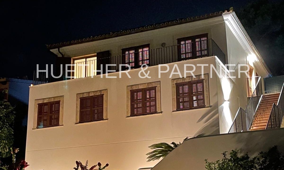 Frontansicht bei Nacht 2