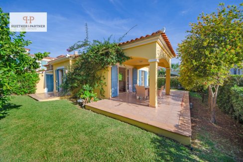 Gebäude und Grundstück